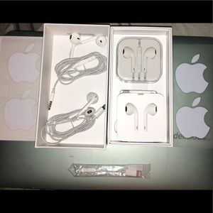 4 Apple EarPods, Lightening Adapter & IPhone Box